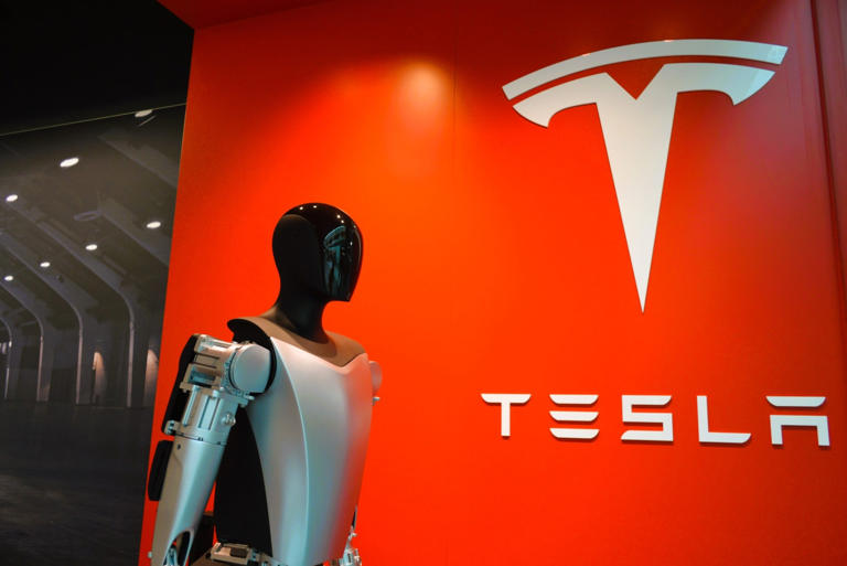 Chinese investors cheer Tesla’s AI chip progress, pushing up shares of ...