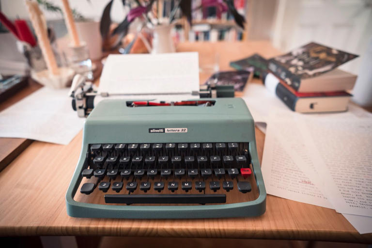 Why Gen Zers are trashing smartphones for old-school, retro tech ...