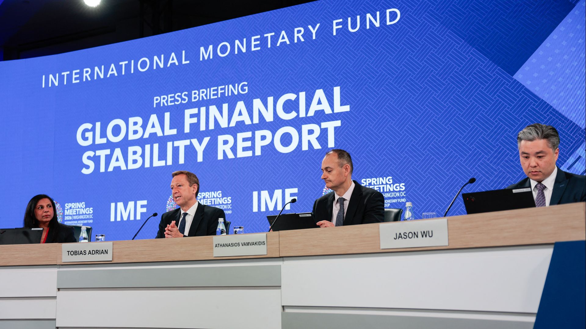 IMF warns of looming worldwide recession