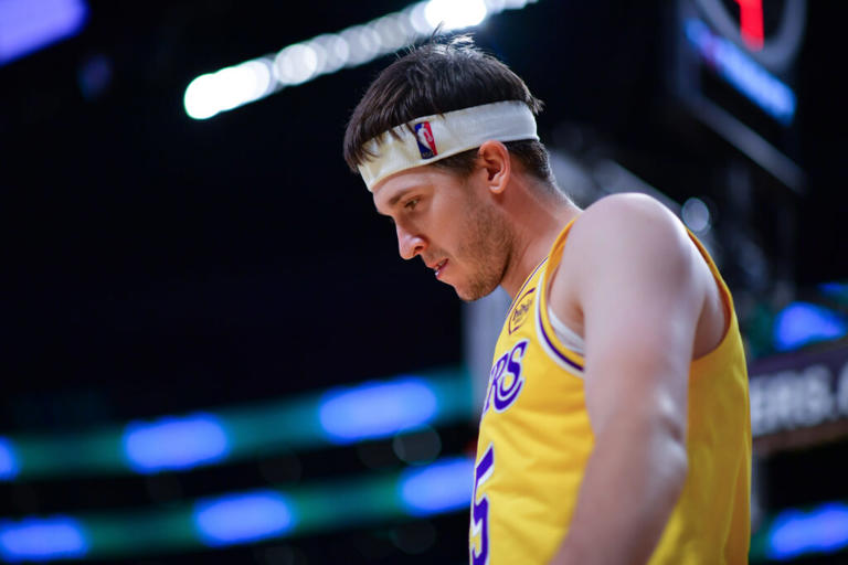 Lakers’ Austin Reaves surprised by former teacher he once called 'mom'
