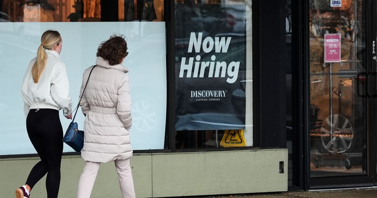 US jobless claims fall last week as layoffs remain low despite global ...