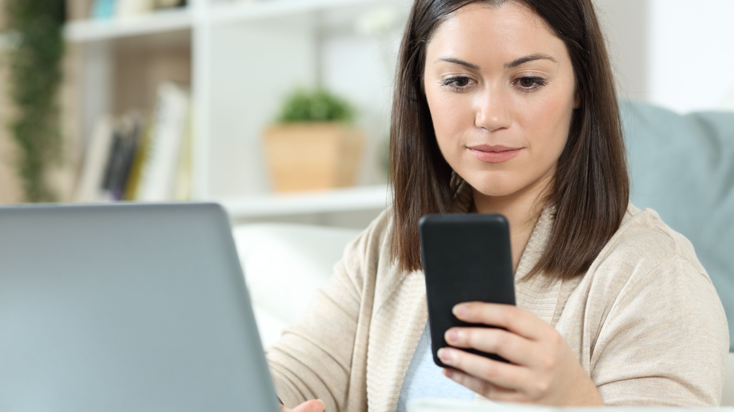 7 signs your phone is controlling your routine (not the other way around)