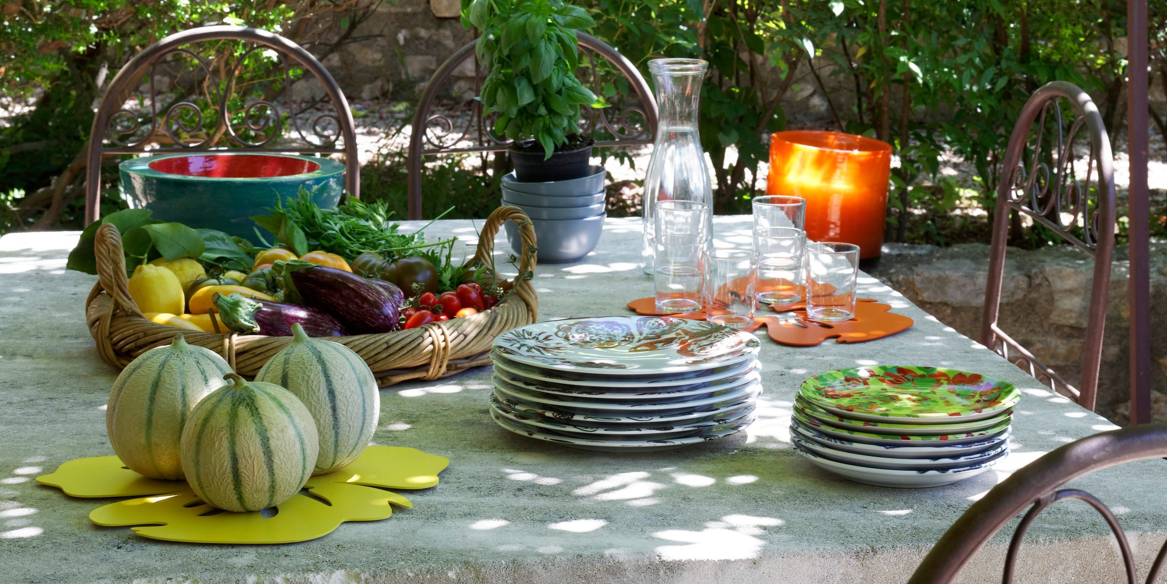 Arrasa esta vajilla de porcelana con 18 platos que parece cerámica ...