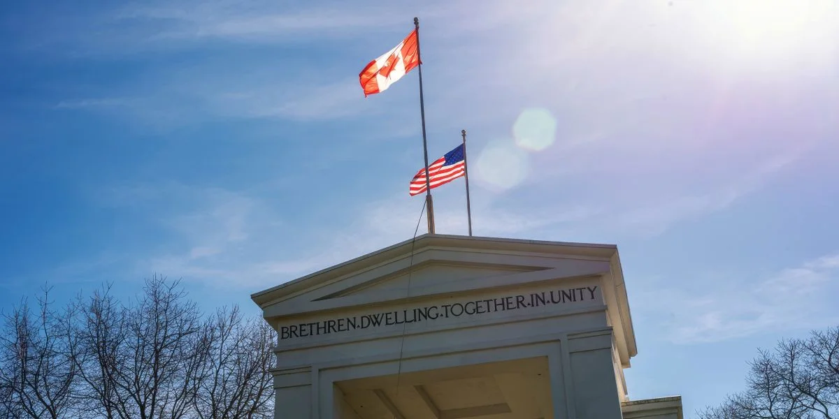 Canada trolls Trump with 'uniquely Canadian message' on new border sign