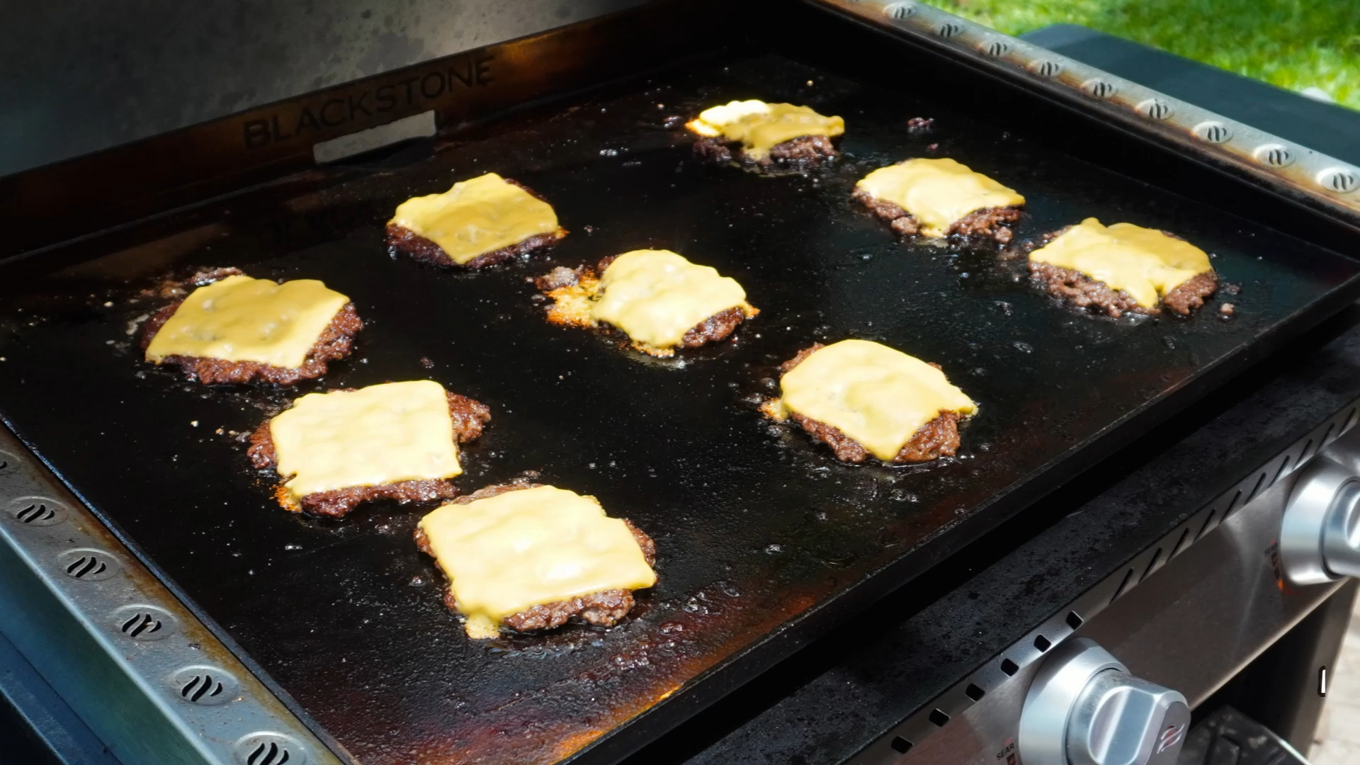 The pro method for making smash burgers on any griddle
