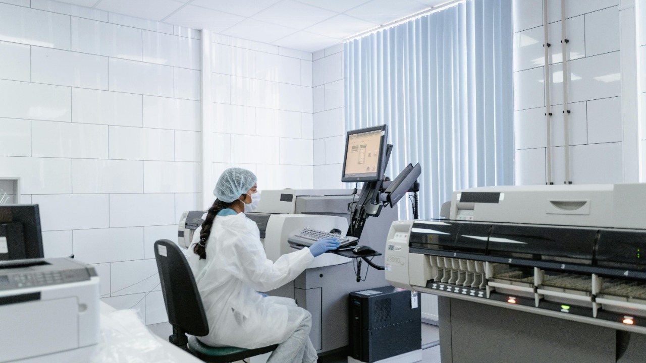 AI-designed proteins become switchable sensors for diagnostics and labs