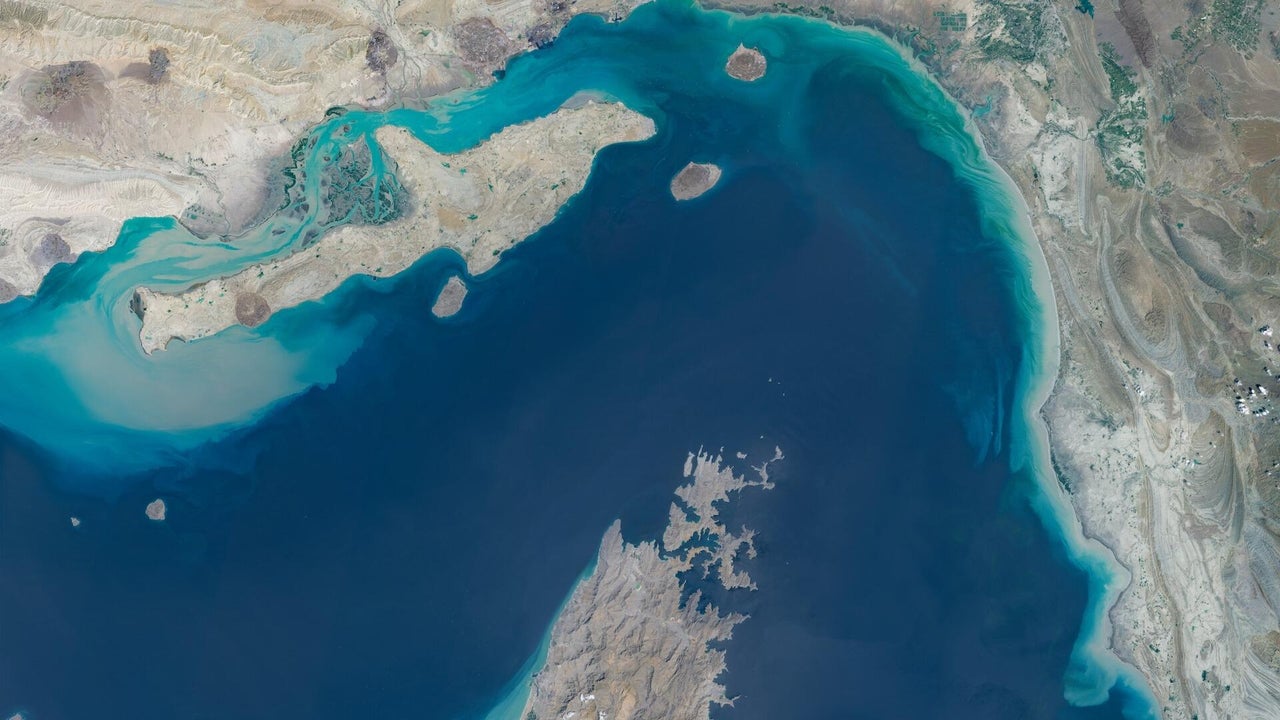 New details on US blockade at Strait of Hormuz and Iran ceasefire