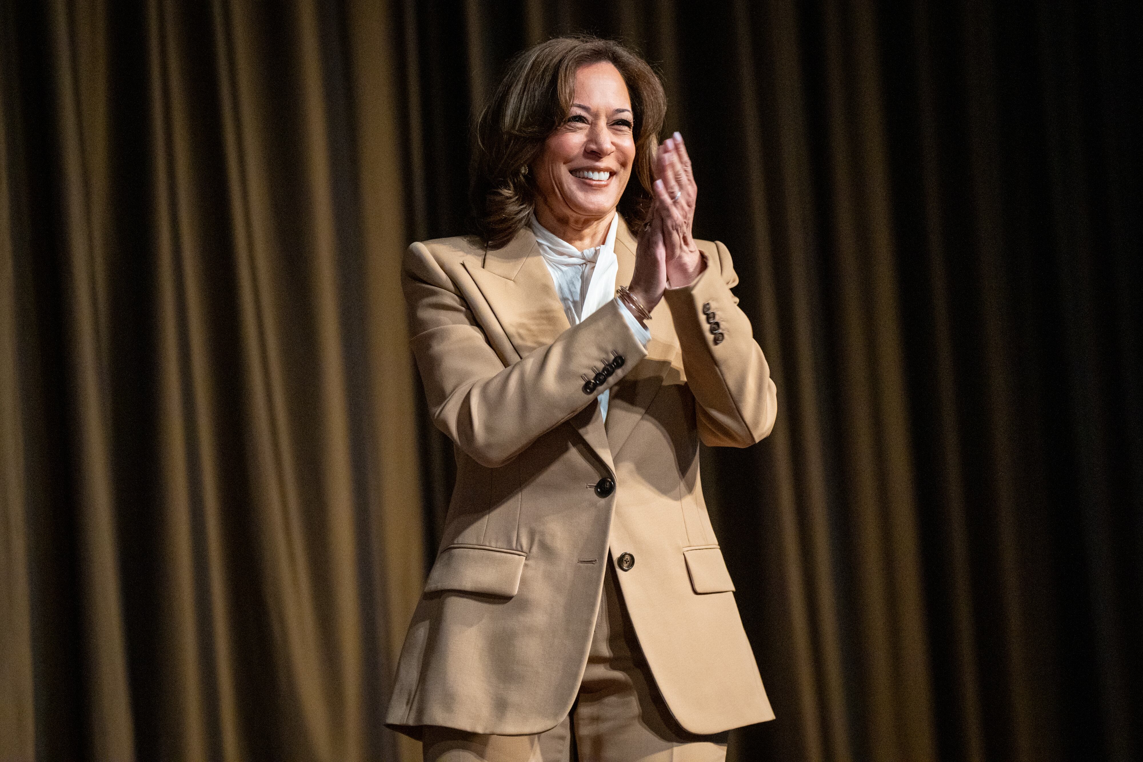 Former VP Kamala Harris to visit Savannah on book tour