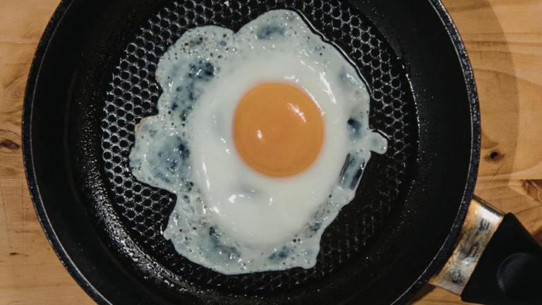 ¿Cómo hacer un huevo estrellado perfecto sin freír?