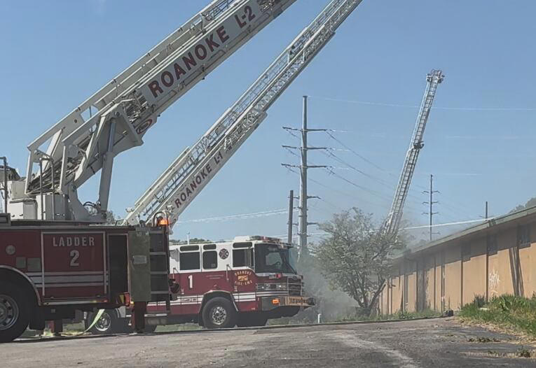 No injuries reported in Roanoke commercial fire