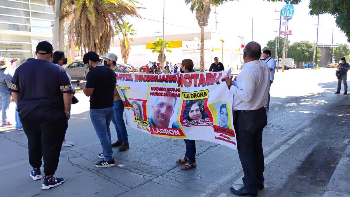 Víctimas de fraude inmobiliario de Notaría 45 en Torreón bloquean ...