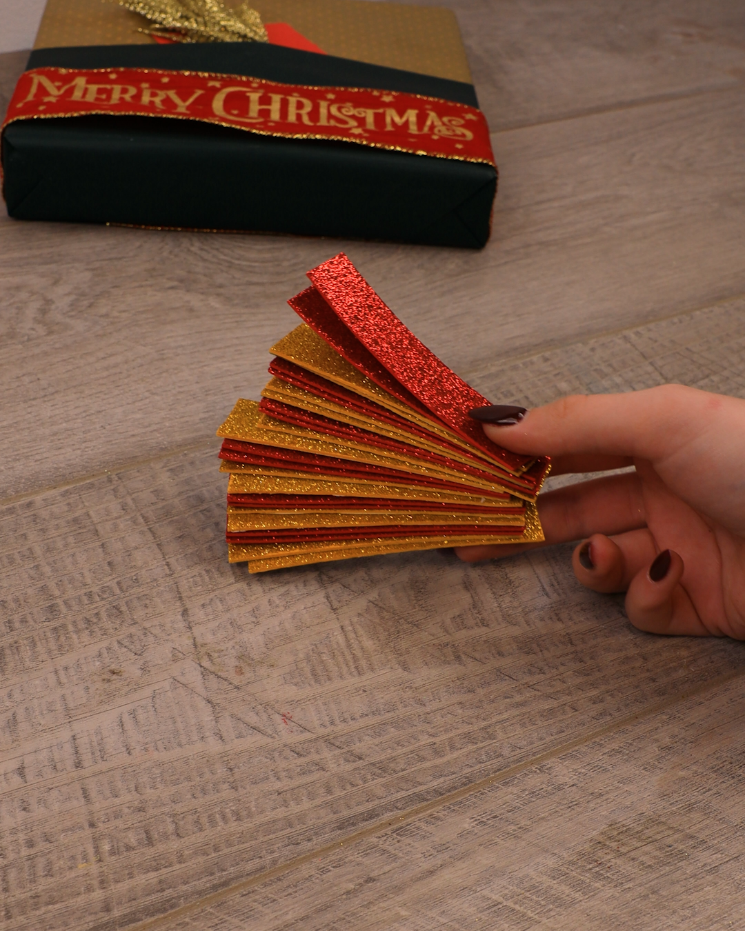 Brighten your Christmas tree with DIY ornaments 🎄