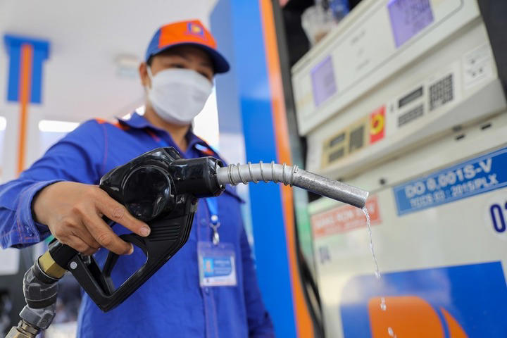 Đưa thuế xăng dầu về 0% từ hôm nay 16/4. (Ảnh minh họa)