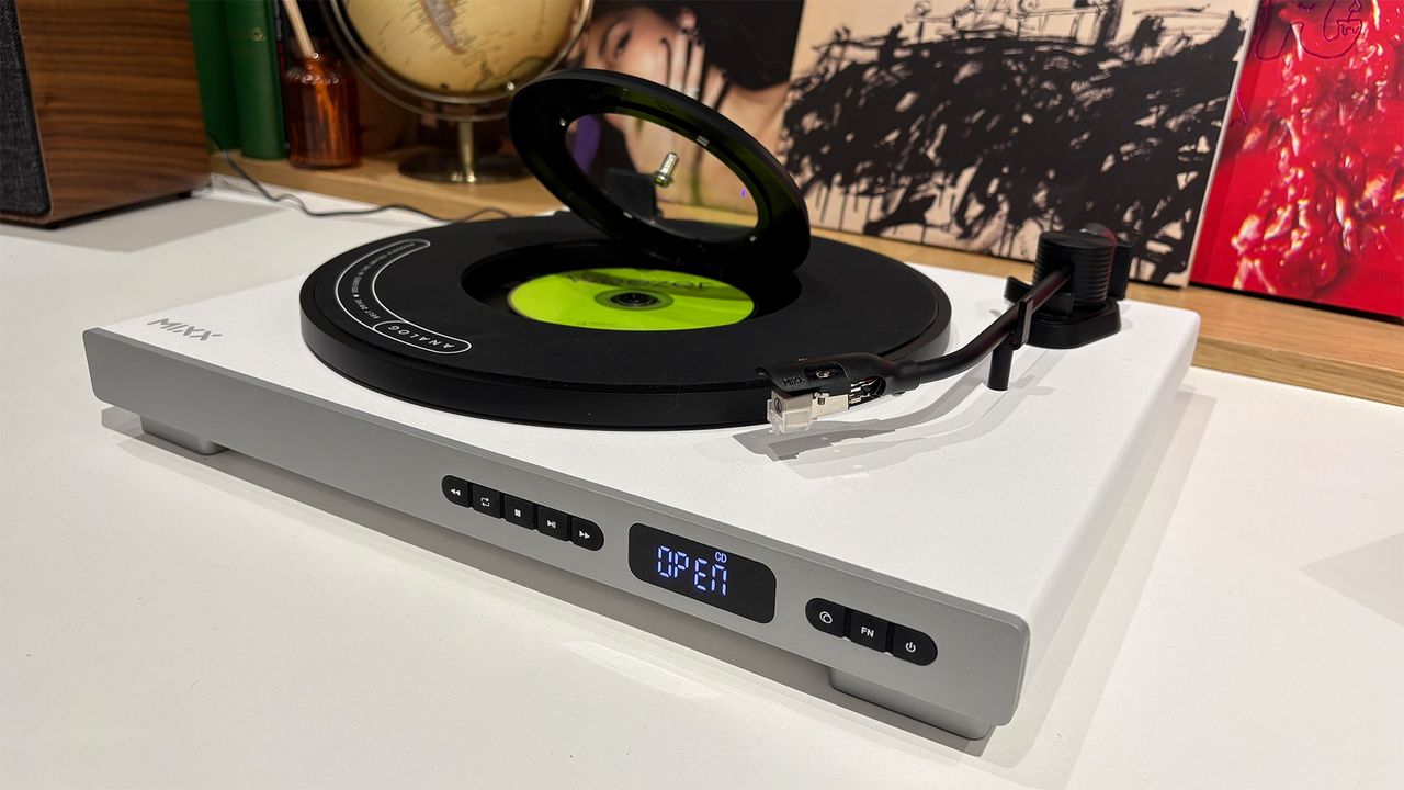 We’ve never seen this kind of combined CD-player-and-turntable design ...