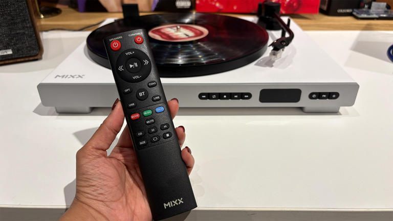 We’ve never seen this kind of combined CD-player-and-turntable design ...