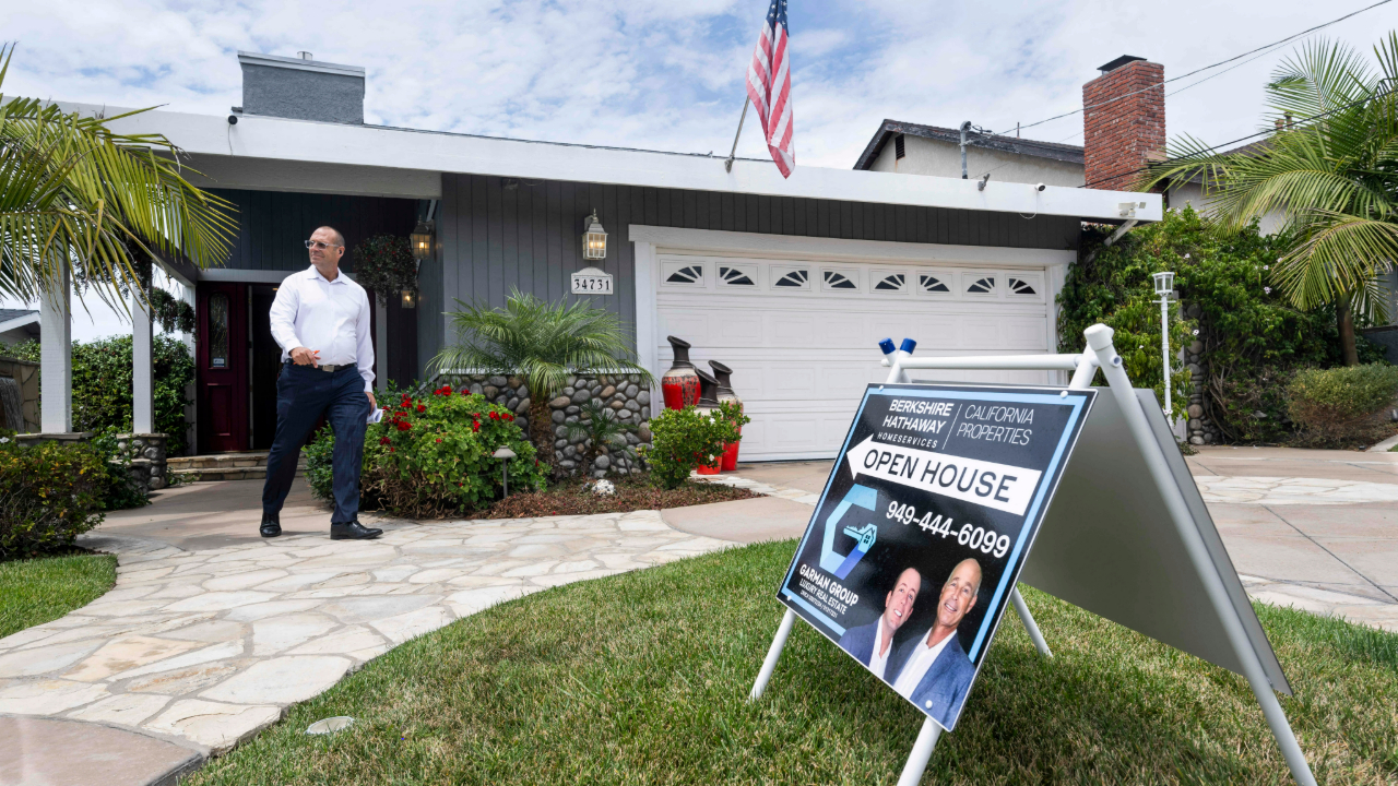 Mortgage rates rise for seventh straight week, squeezing homebuyers