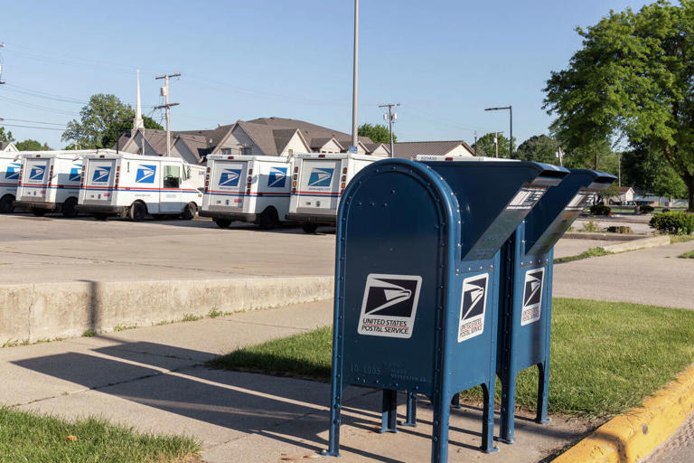 USPS hiring postal inspectors as it suspends FERS contributions to ...