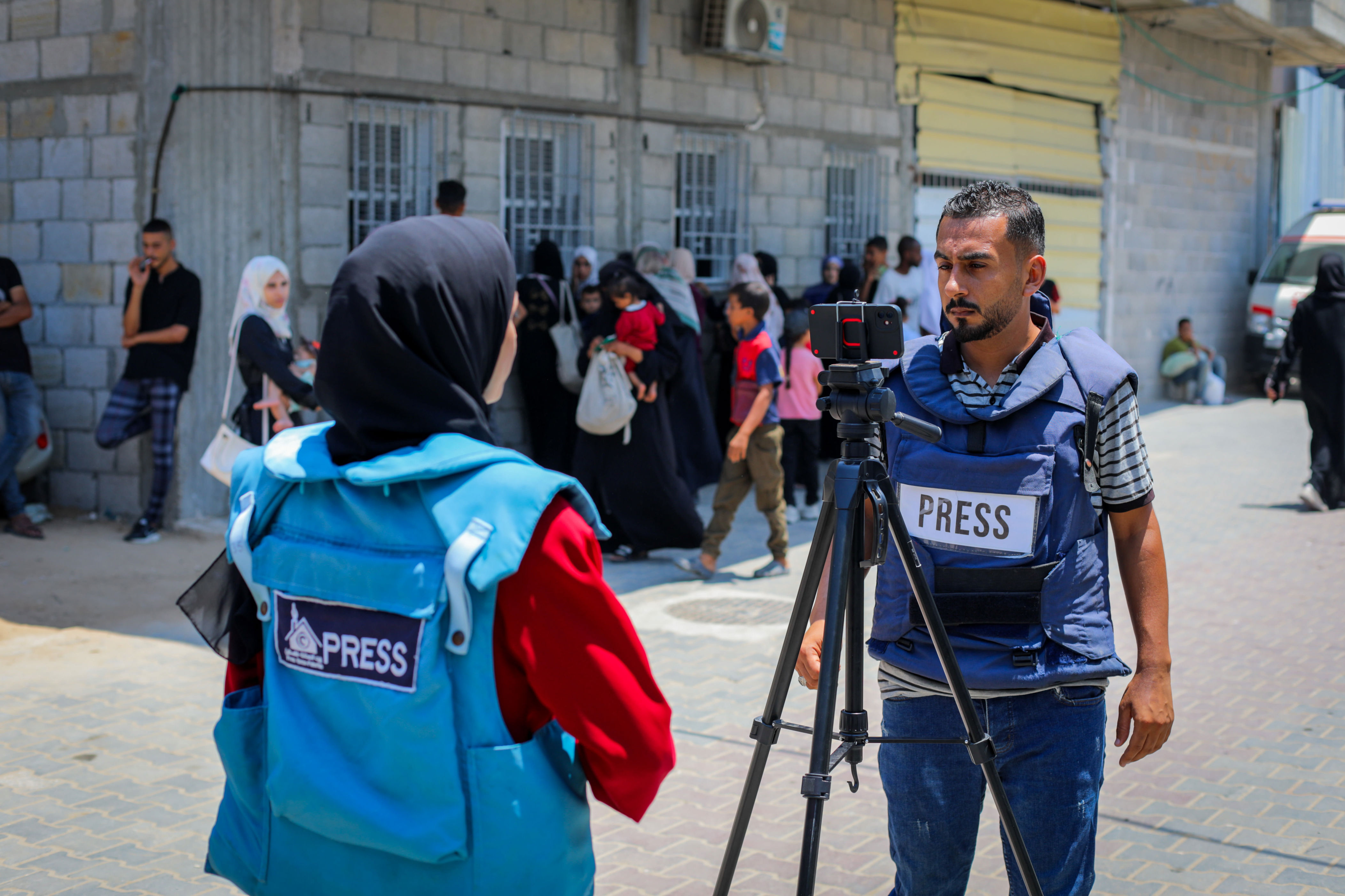 Foreign journalists still cannot enter Gaza without military escort ...