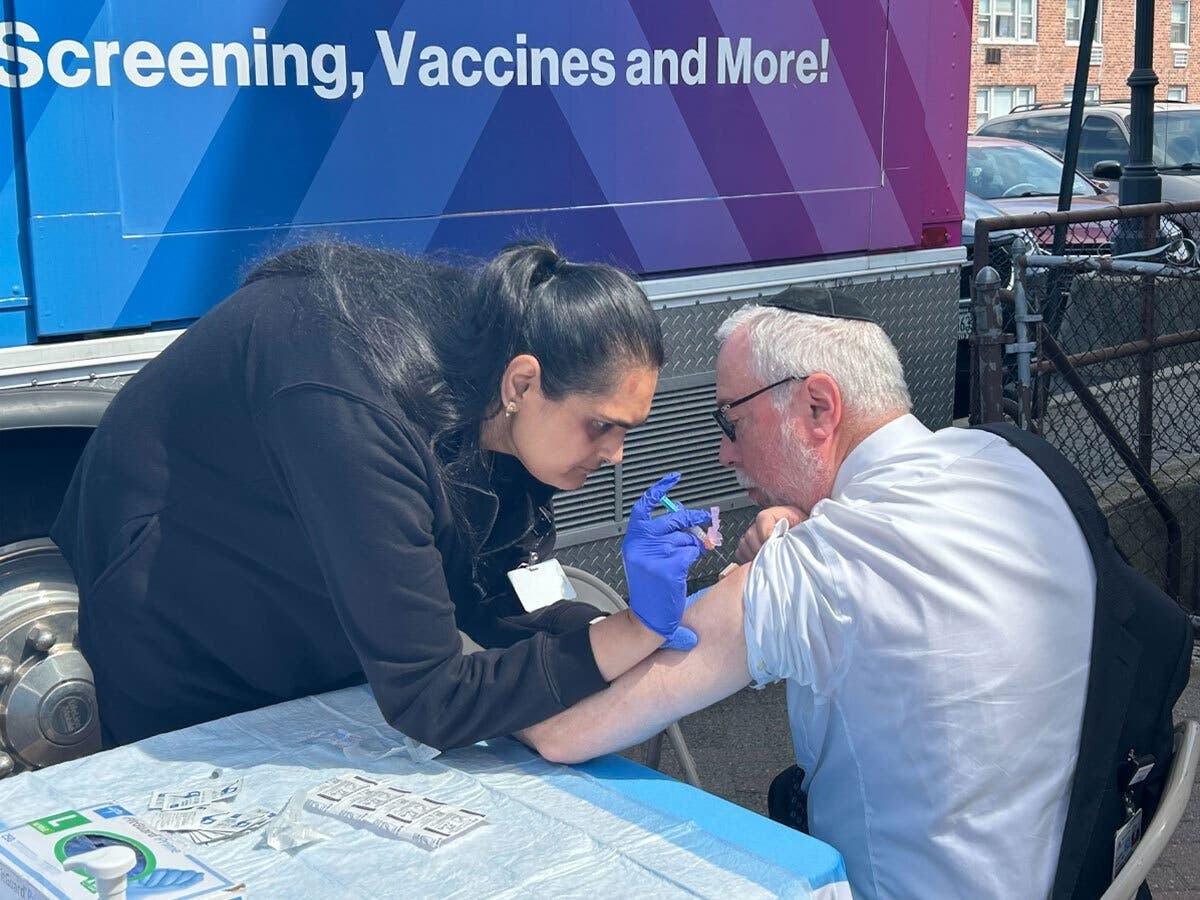 'Vaxmobile' brings public health to the public library