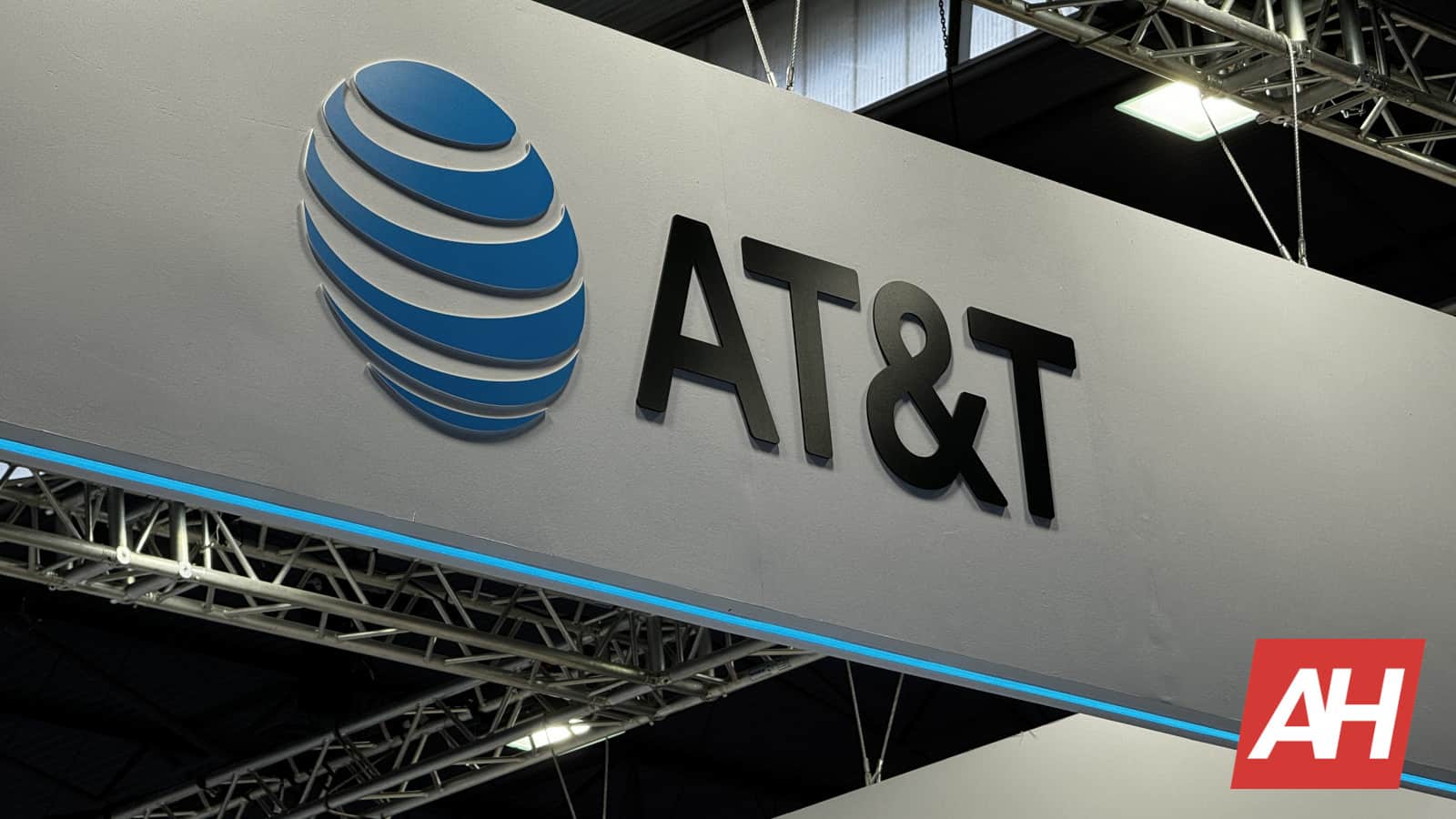 AT&T's Elite 2.0 plan is here, and it's expensive for the perks it offers