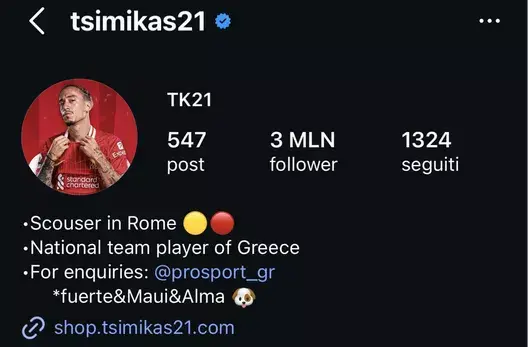 Roma-Tsimikas, futuro segnato: torna la foto con la maglia del Liverpool