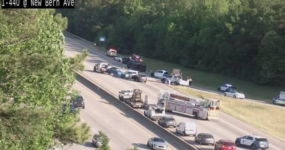 Crash brings traffic down to one lane on I-440 in Raleigh