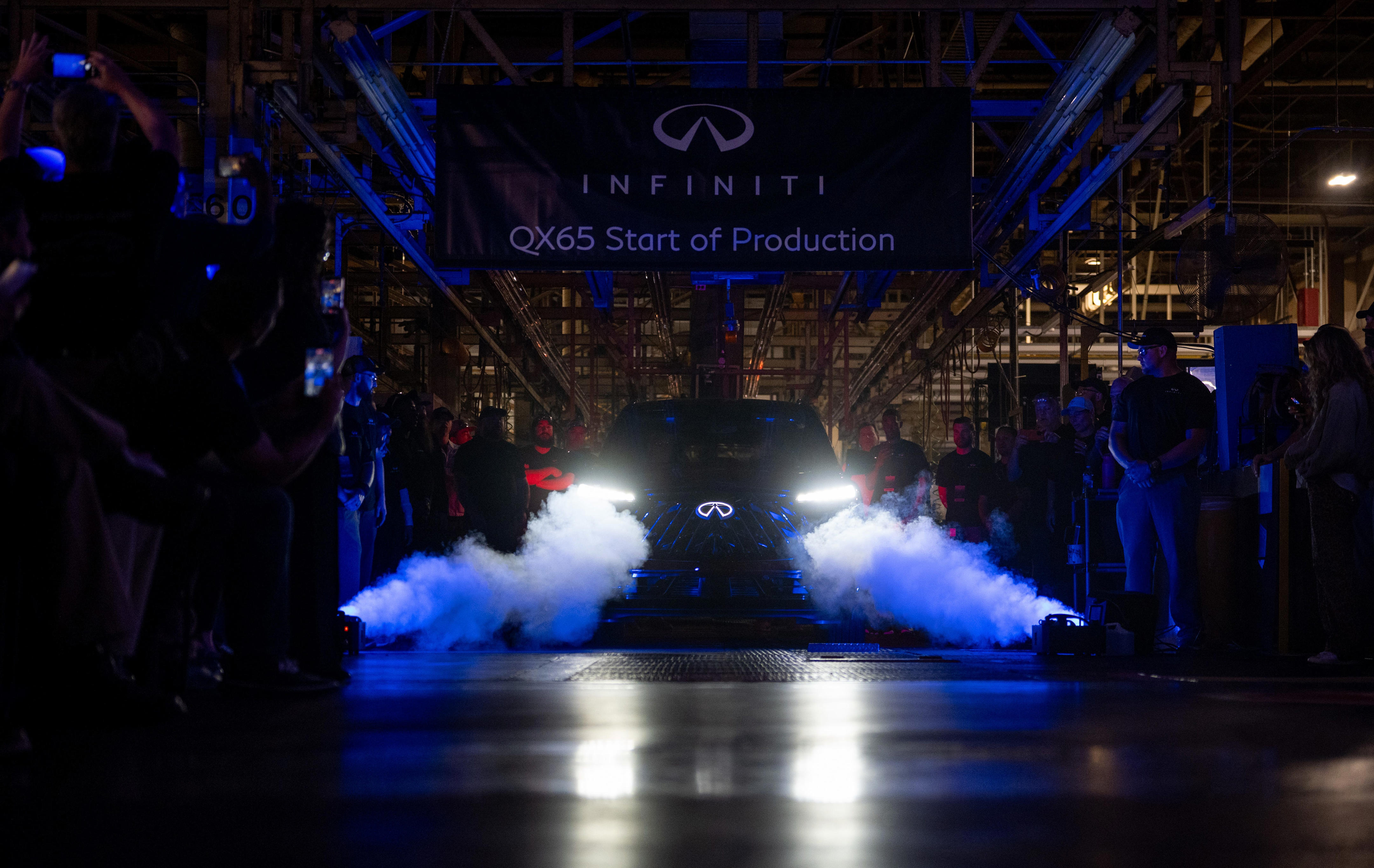First Infiniti QX65 rolls off the line at Nissan's Smyrna plant