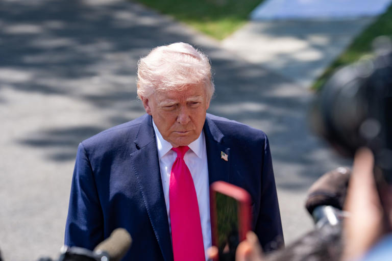 US President Donald Trump speaks to the media before boarding Marine One from the South Lawn of the White House, for the start of a trip to Las Vegas and Phoenix. Andrew Leyden/ZUMA Press Wire/dpa