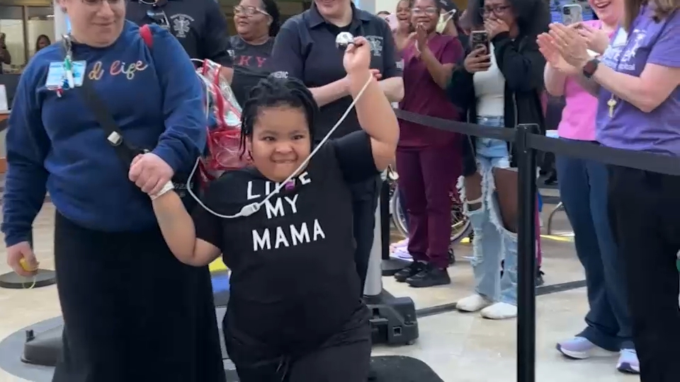 Young patient marks hospital discharge with special clap out ceremony ...