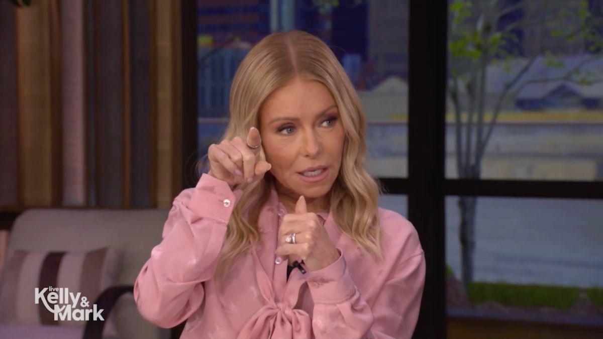 Kelly Ripa tries to 'shower in complete darkness at all times' to avoid ...
