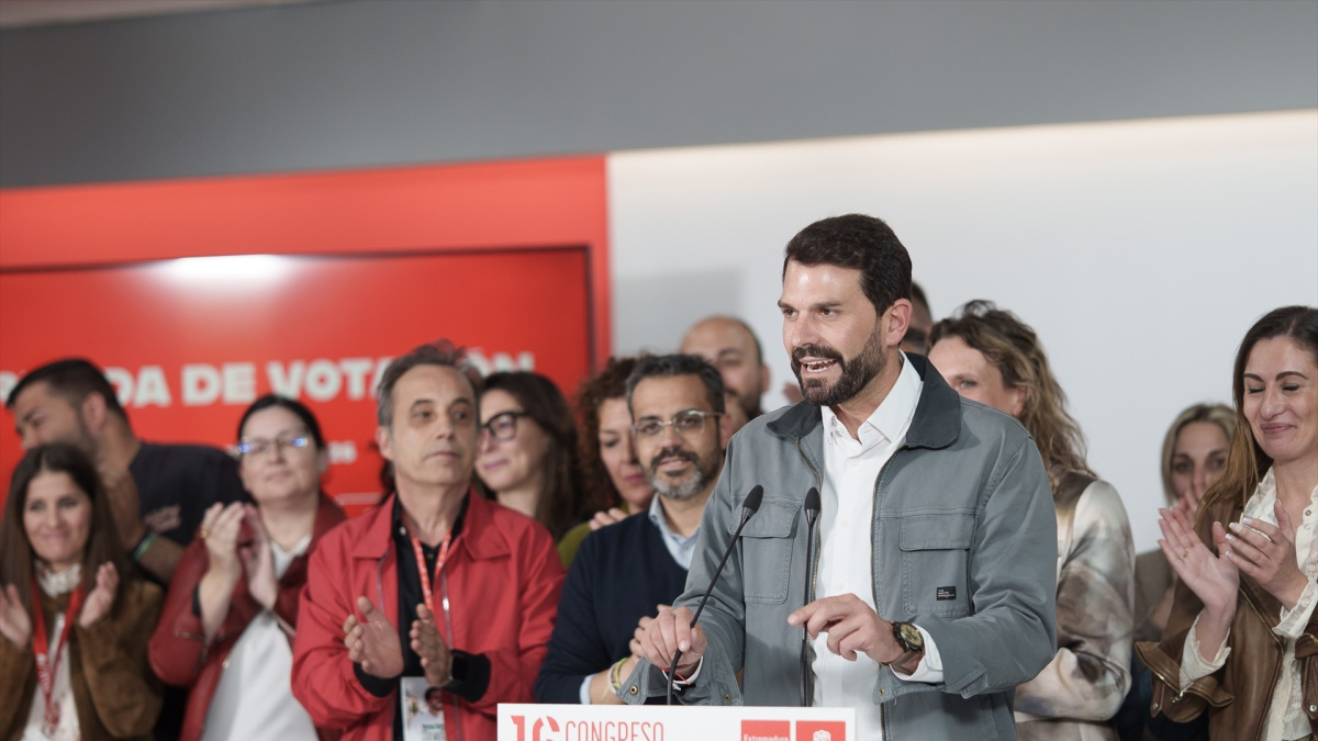 El PSOE critica la dependencia del PP con Vox tras su pacto en Extremadura