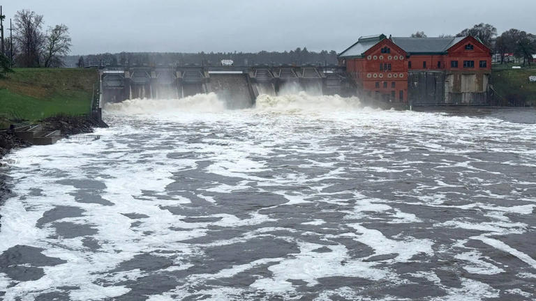 Severe storms cause flooding and lightning across the US