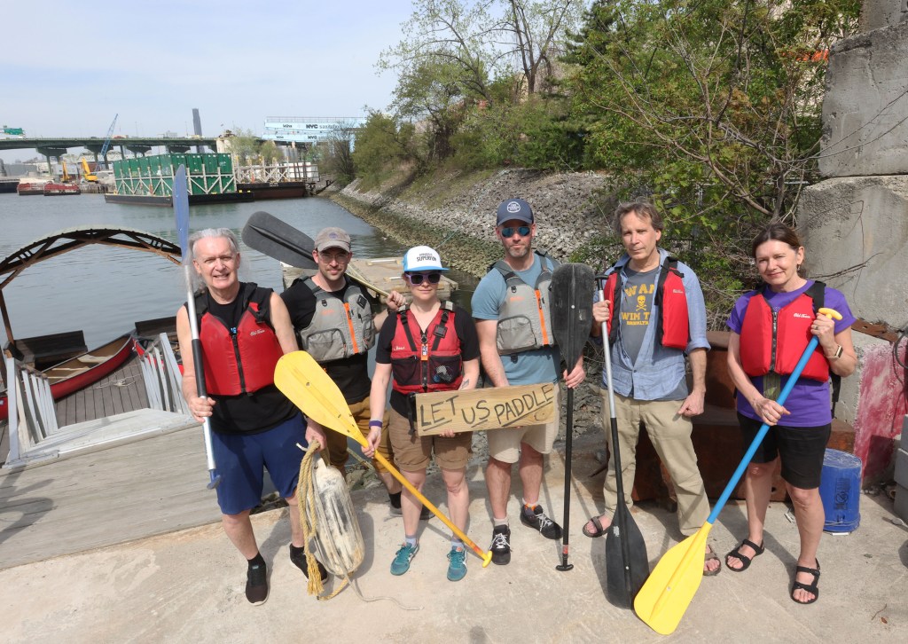 Kayakers fight proposed ban on rowboats during USA 250th events in NYC ...