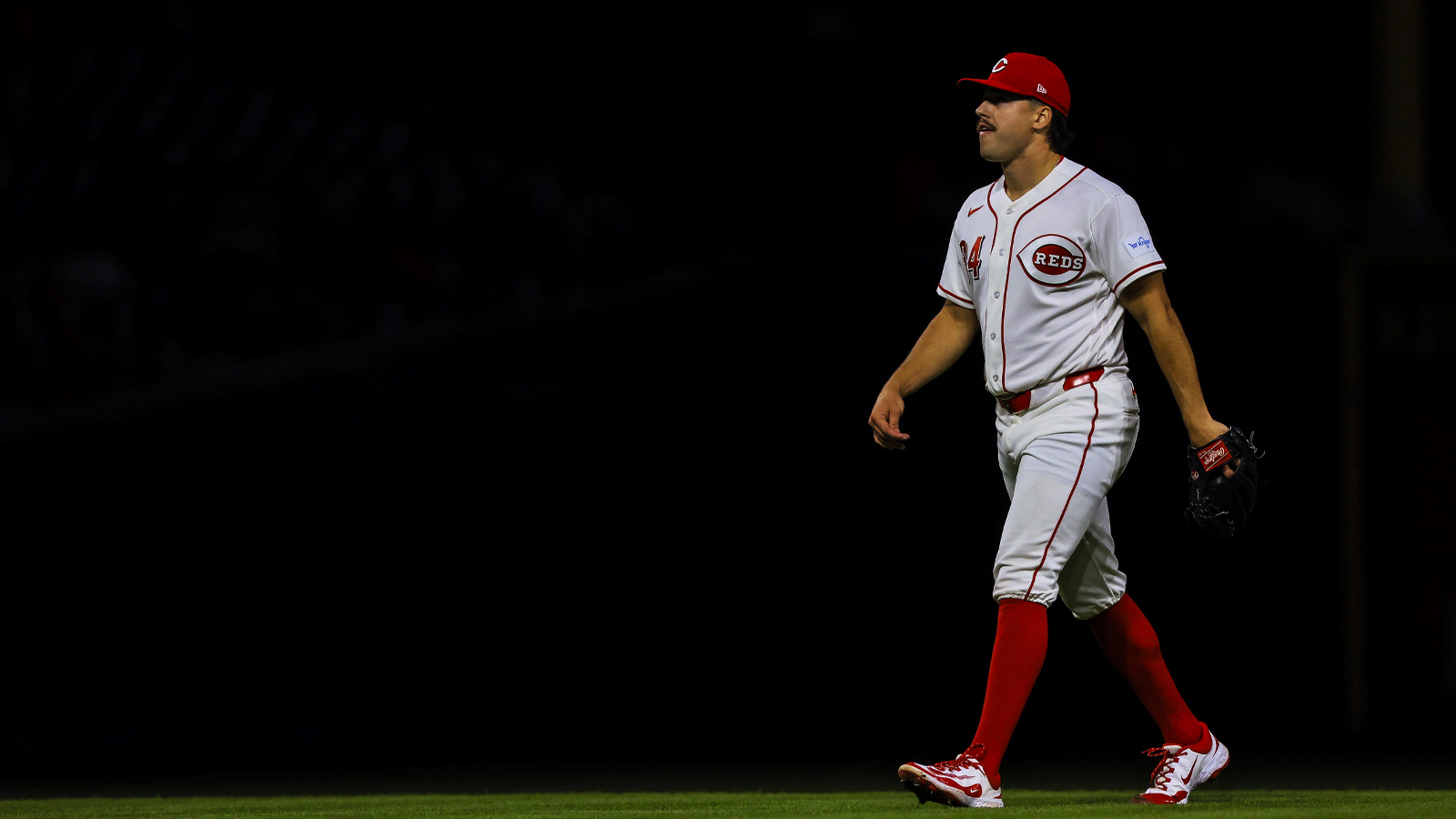 Reds-Giants brewing tension leads to pitcher getting ejected