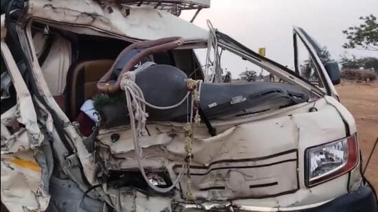 SUV collides with truck in Andhra’s Kurnool; 8 dead, 13 injured
