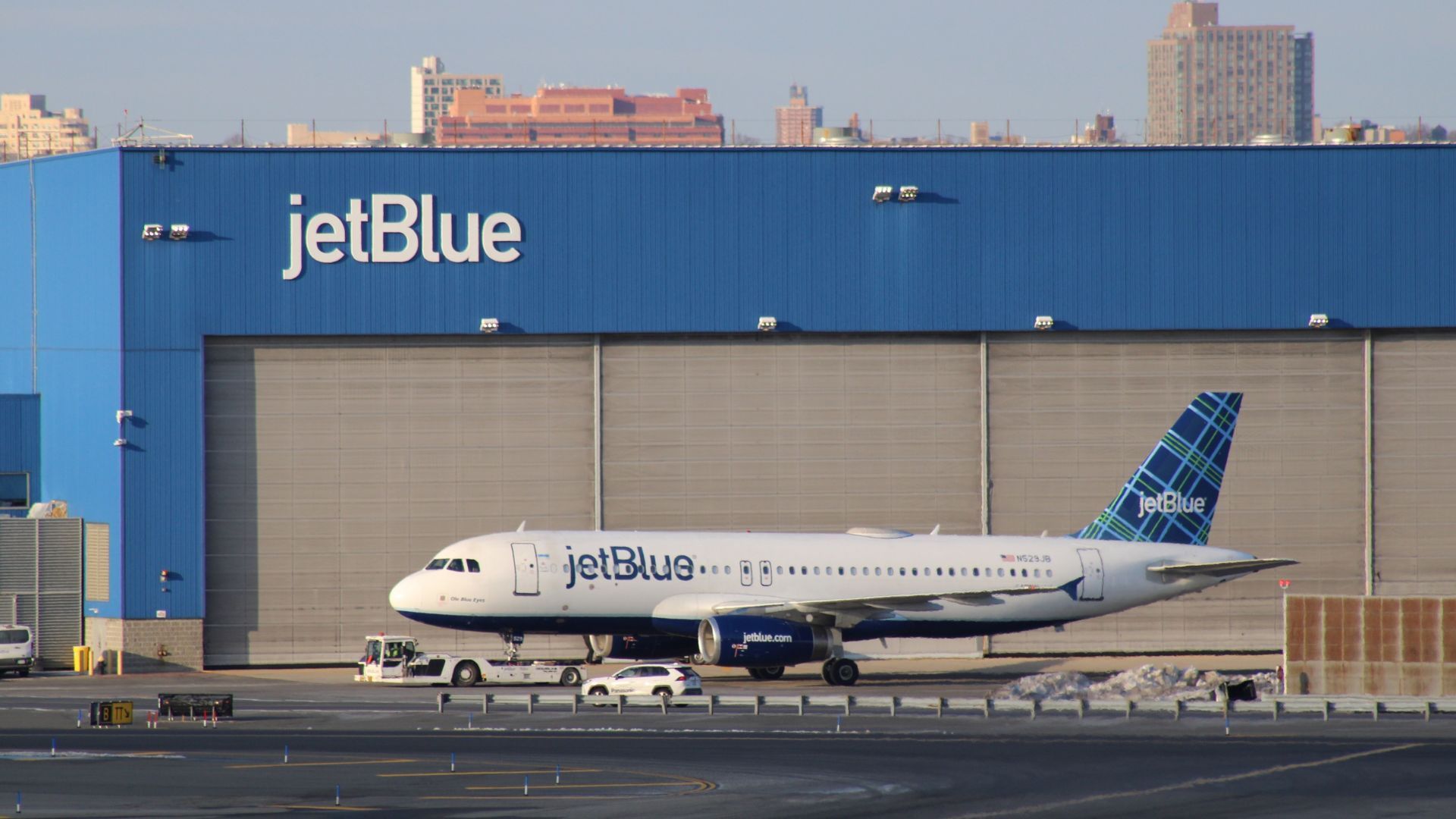 JetBlue’s debt could reach $9 billion this year & United isn’t ...