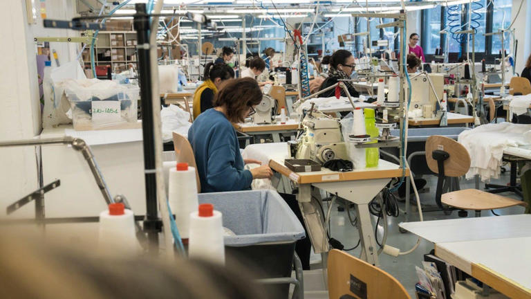 Die Swiss verteilt First-Class-Gästen Luxus-Pyjamas aus China