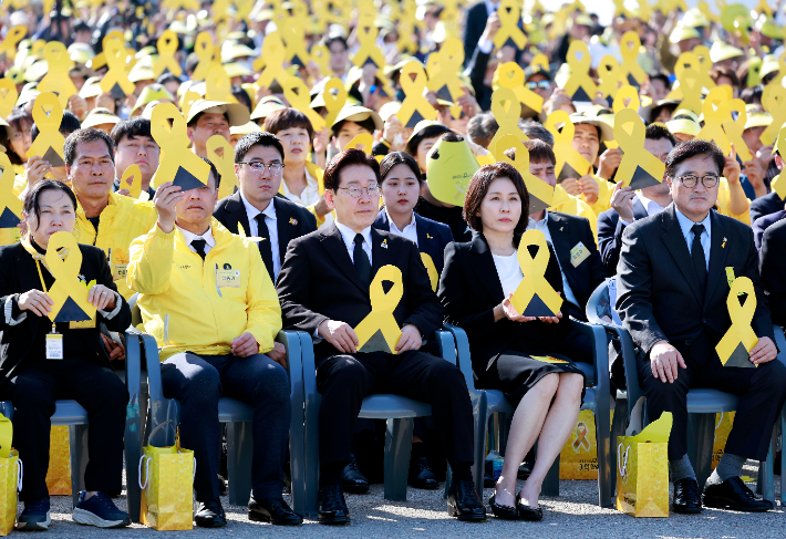 국민의힘 세월호 기억식 불참에 비판 거세, 삼성전자 과반노조 출범과 파업 경고, 늑구 탈출 사건과 동물원 책임 논란