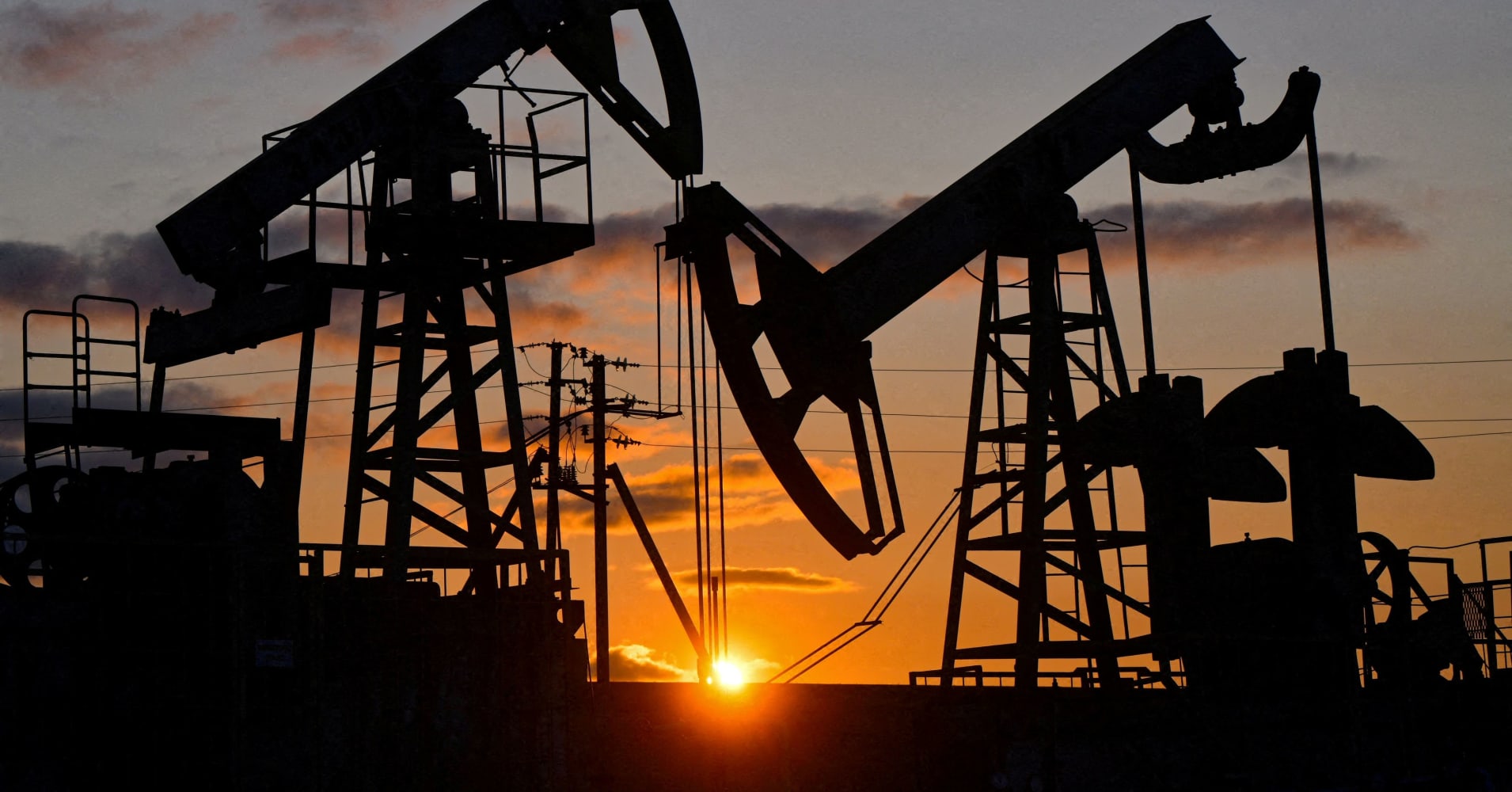 US oil price plunges below $84 as Iran declares Strait of Hormuz open ...