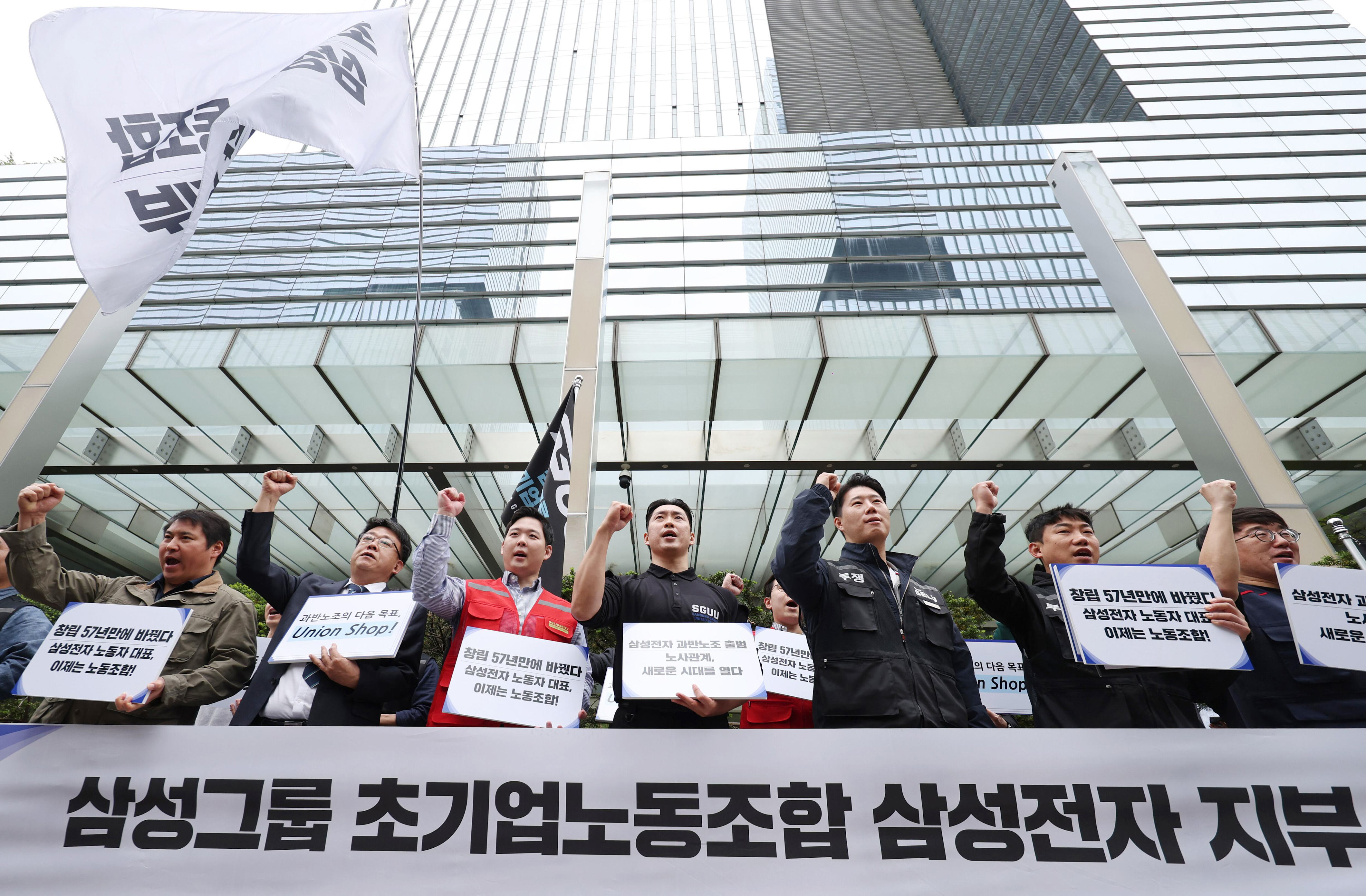 Samsung Electronics union threatens strike over bonus demands, warns of ...