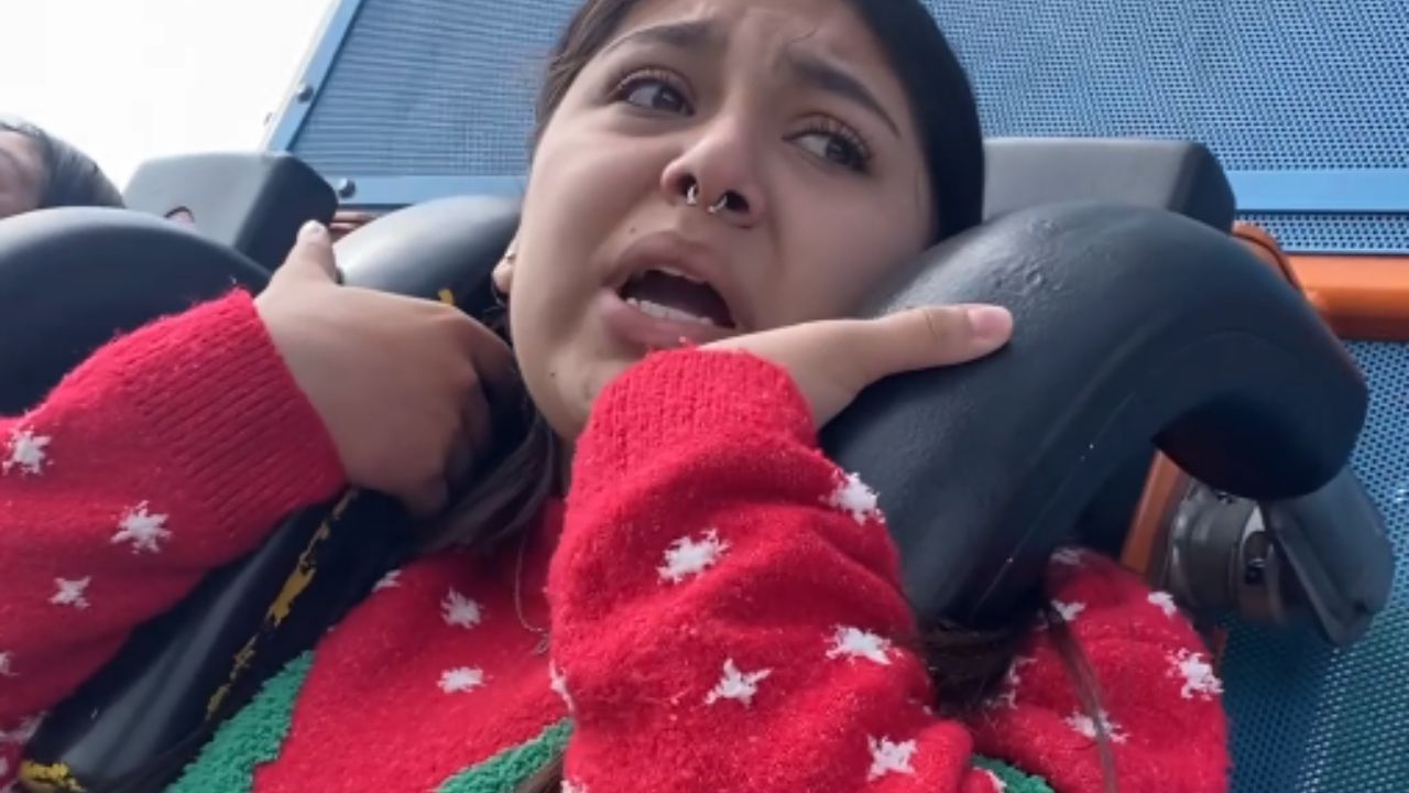 Sudden roller coaster drop catches a girl off guard