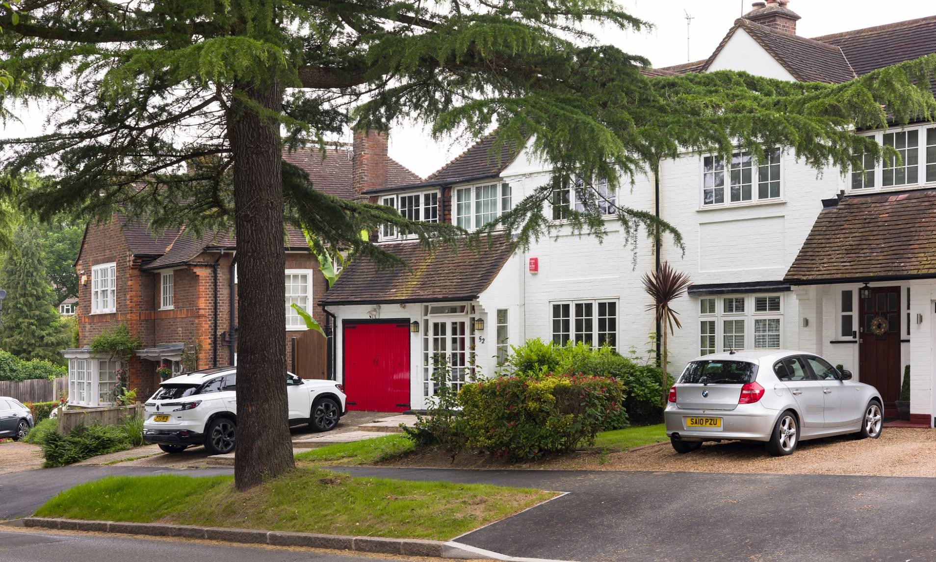 Drivers without a driveway are stung with a £2,000 insurance and ...