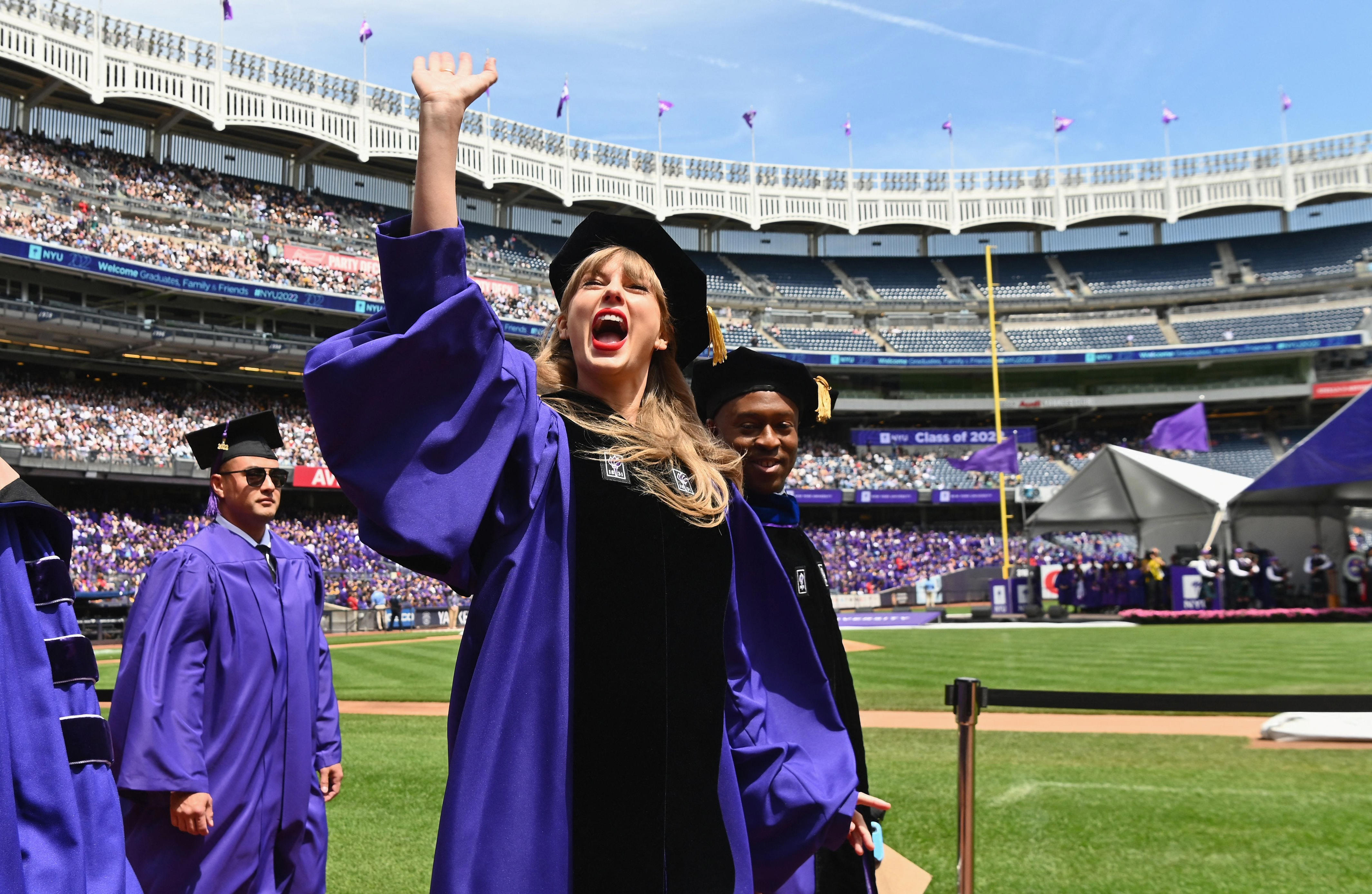 Taylor Swift, Oprah Winfrey, more stars who gave commencement speeches