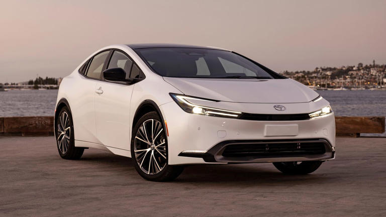 5 cars and SUVs that crack 50 MPG with no plug required