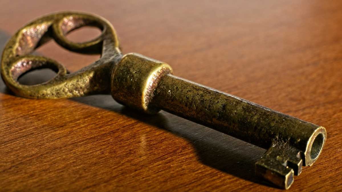Found a hidden key in my husband’s pocket on our wedding night—it ...