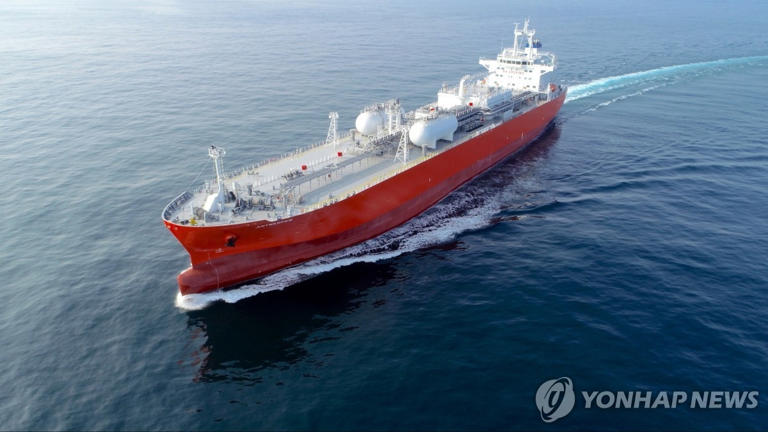 HD Hyundai Heavy wins 674.7 bln-won VLGC order in Middle East