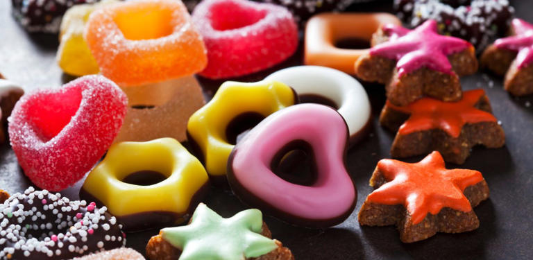 قطع من الحلويات