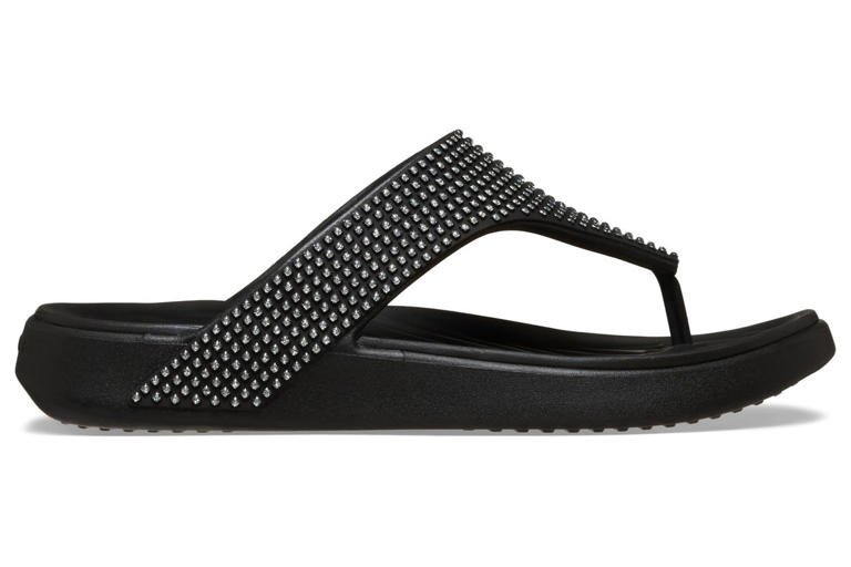 16 surprisingly stylish (and supportive) travel shoes you’d never guess ...