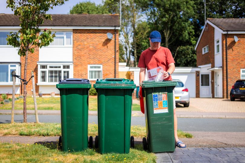 Bin man urges households to stop putting 1 common material in recycling ...
