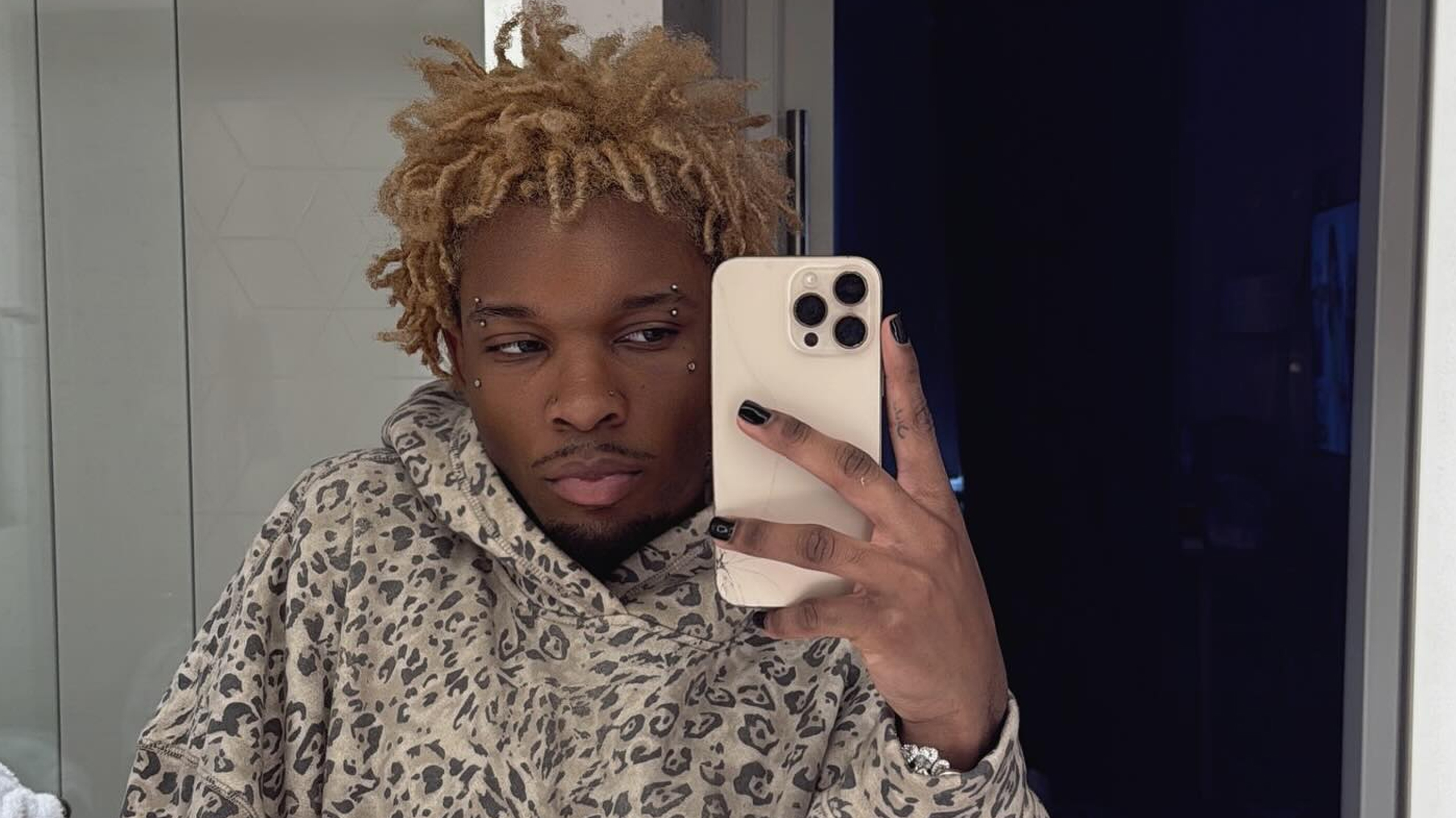 Are police searching D4vd's phone? Singer appears active on Discord ...